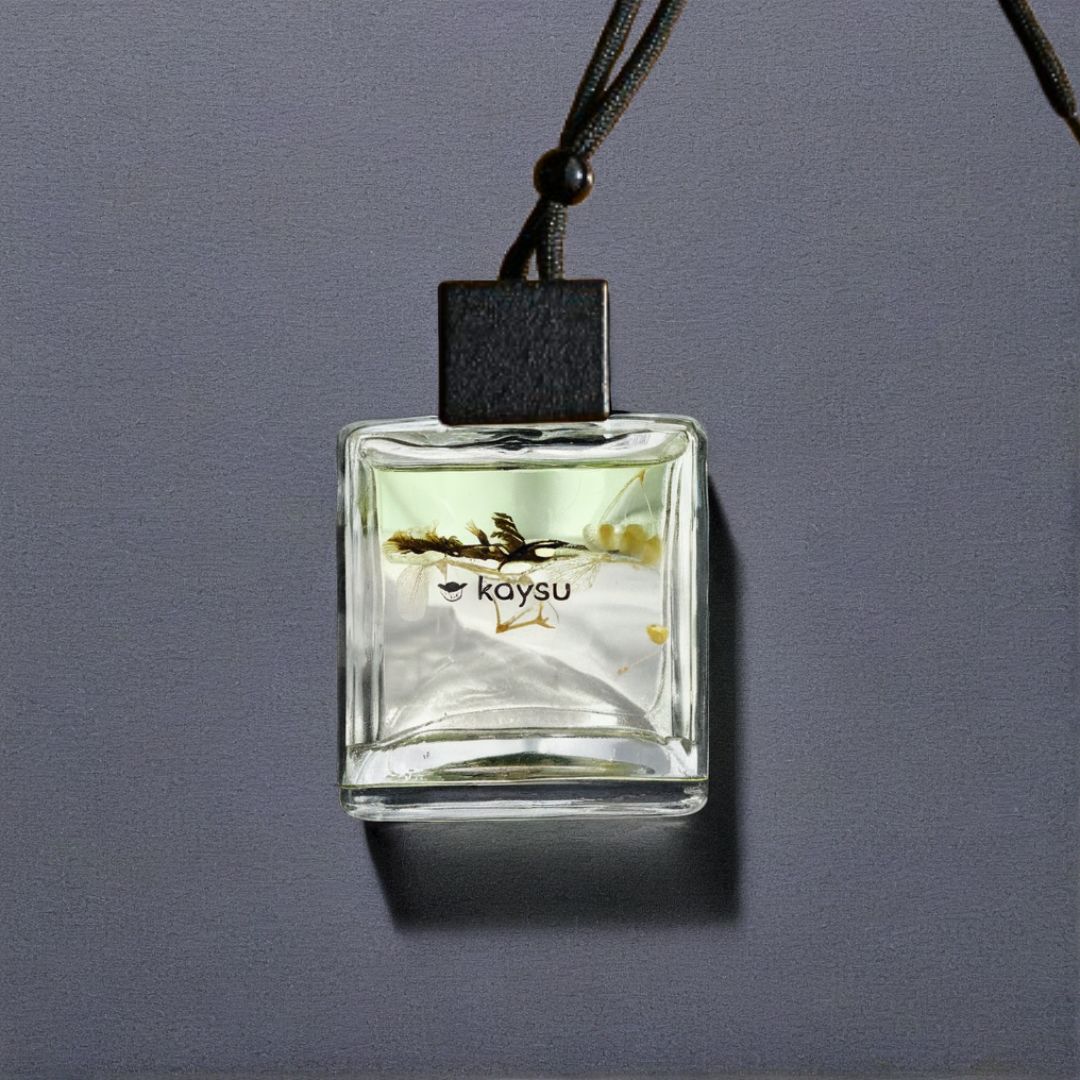 Clear pendant with 'kaysu' branding on a dark gray background